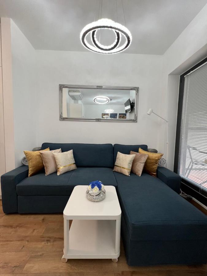 Luxe Central Studio With Pool, Parking & Ac Budapest Exterior foto