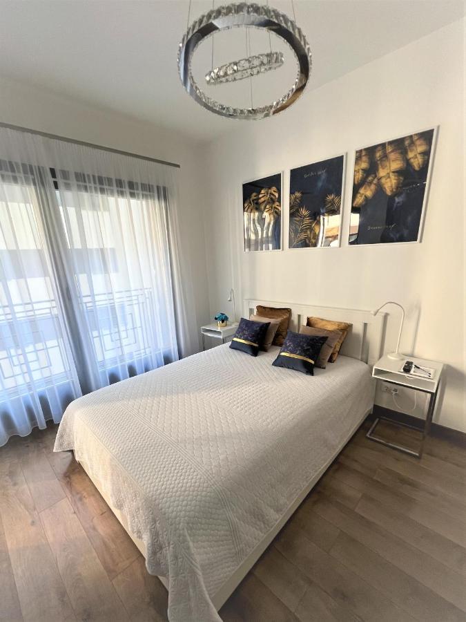 Luxe Central Studio With Pool, Parking & Ac Budapest Exterior foto