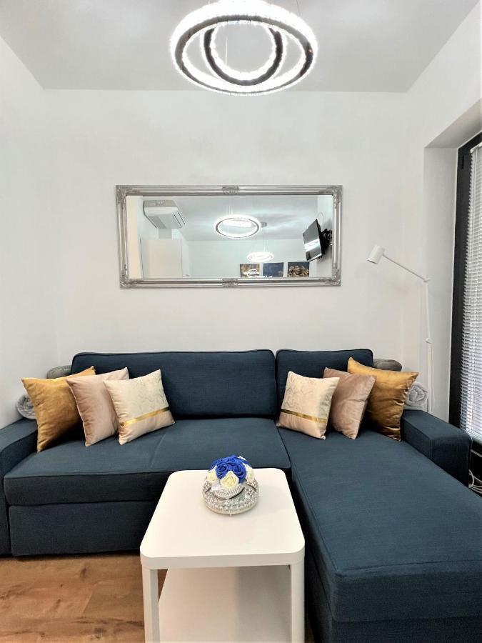Luxe Central Studio With Pool, Parking & Ac Budapest Exterior foto