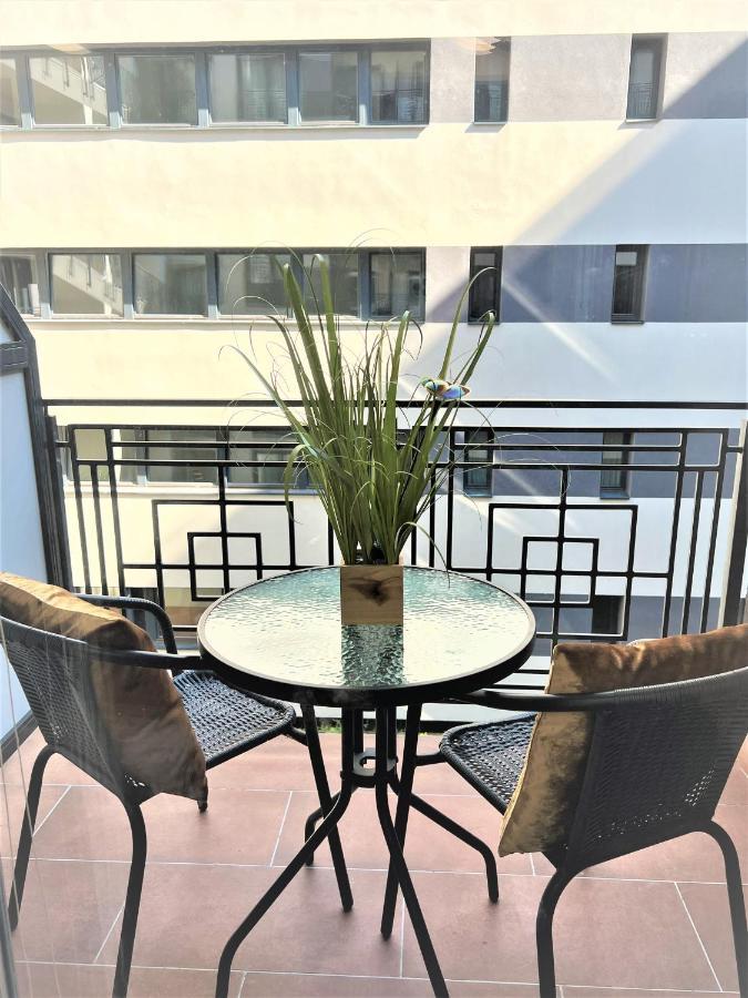 Luxe Central Studio With Pool, Parking & Ac Budapest Exterior foto
