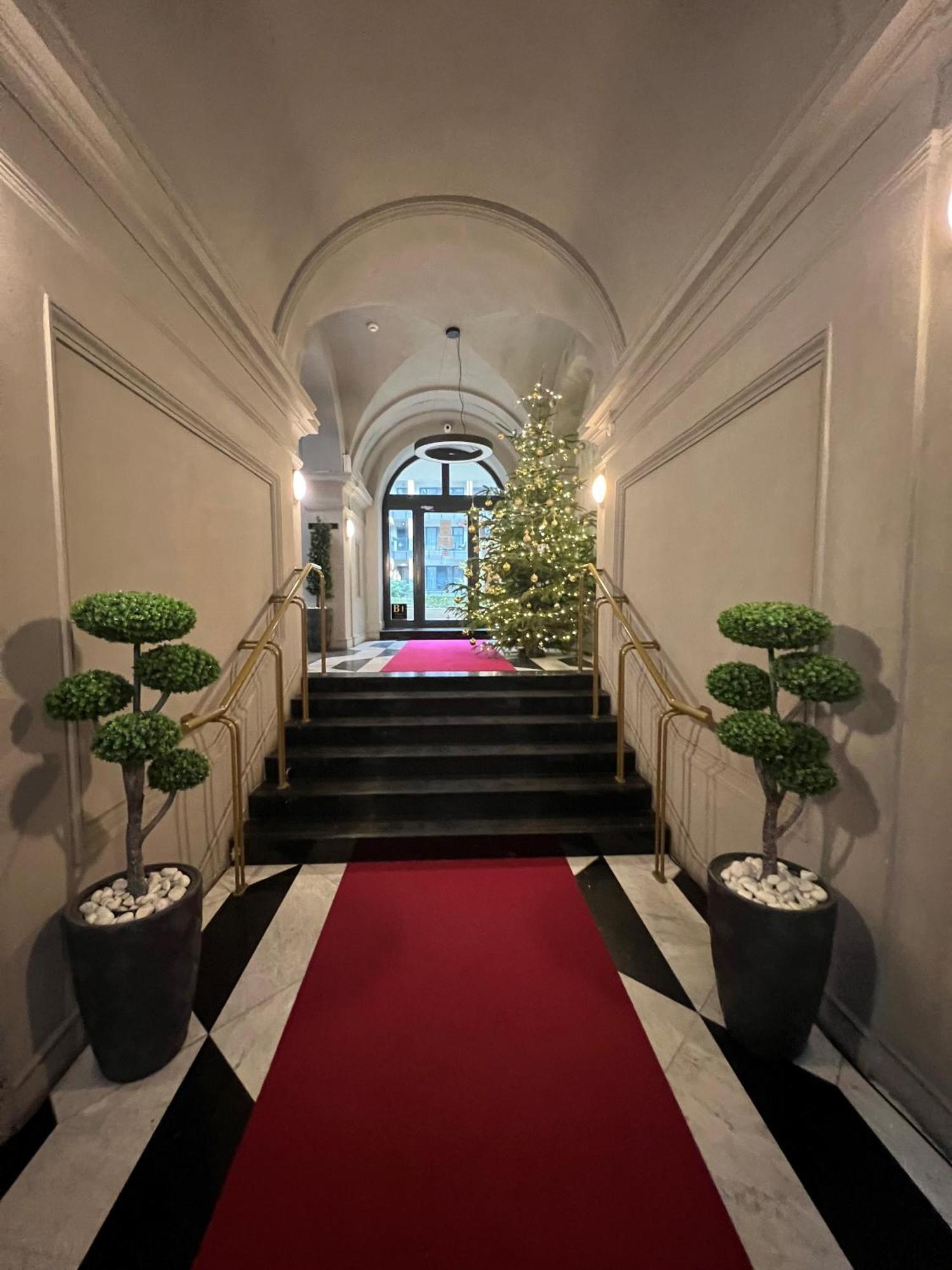Luxe Central Studio With Pool, Parking & Ac Budapest Exterior foto