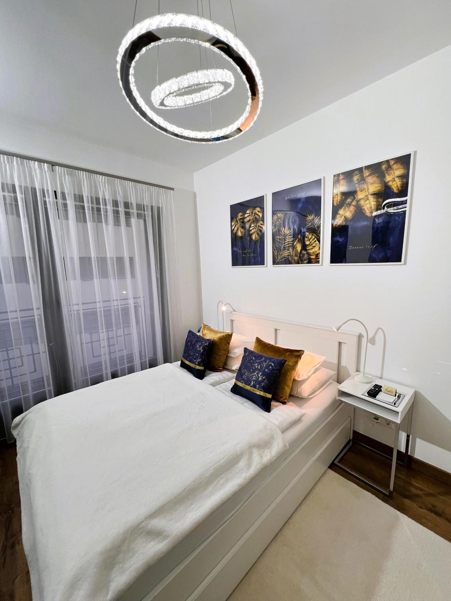 Luxe Central Studio With Pool, Parking & Ac Budapest Exterior foto