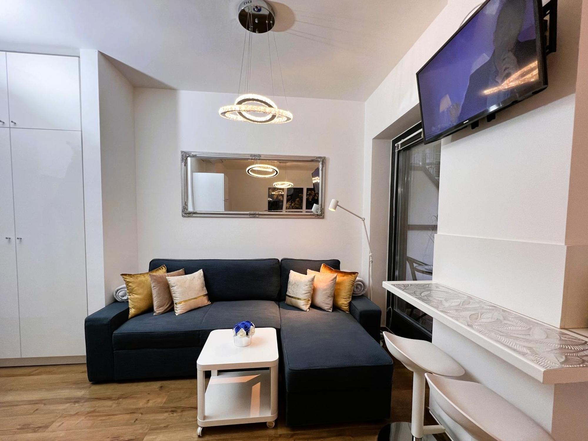 Luxe Central Studio With Pool, Parking & Ac Budapest Exterior foto