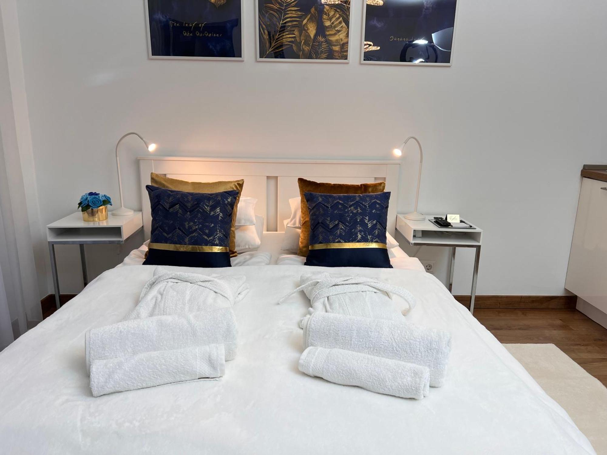 Luxe Central Studio With Pool, Parking & Ac Budapest Exterior foto