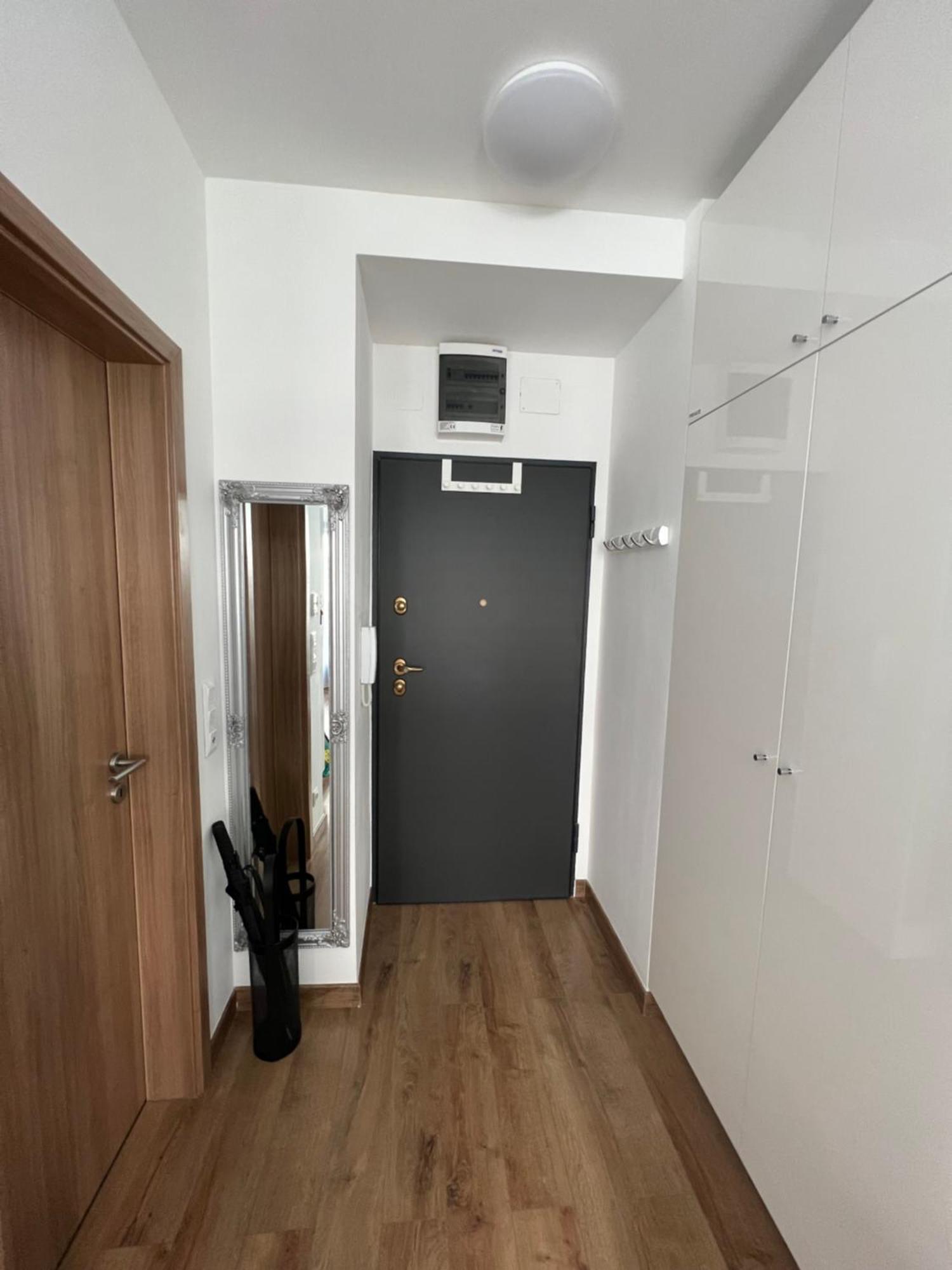 Luxe Central Studio With Pool, Parking & Ac Budapest Exterior foto